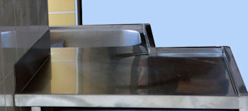 plonge passage lave-vaisselle avec angle de mur